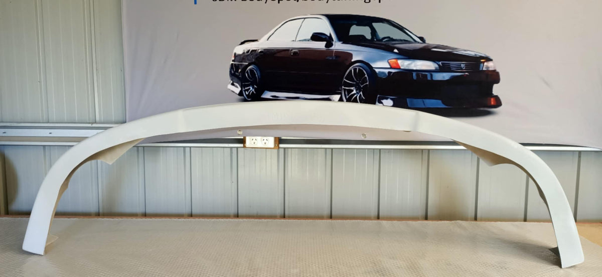 Modelista Front lip UZS 186/187 Toyota Crown Majesta